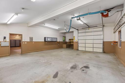 Metal I-beam ceiling support. Has a 200-amp service box with a 220 V outlet.