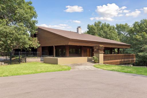 Large L-shaped deck nearly 76 feet long x 17 feet wide at its widest point for recreation and private relaxation