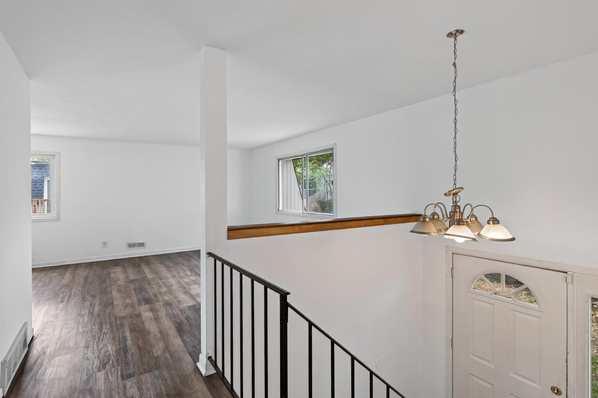 Split level entry, leading to a nice and open area to host.