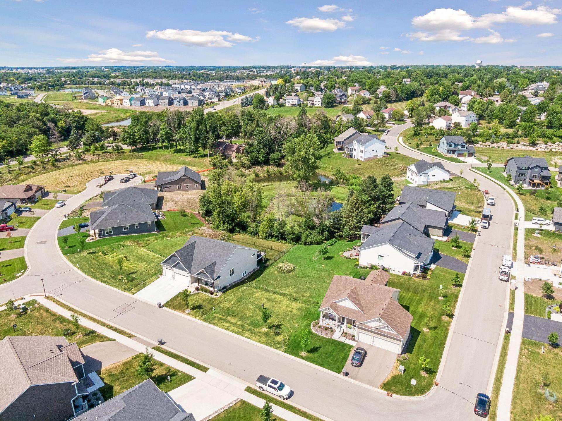 Aerial view of lot and surrounding Woodland Creek community