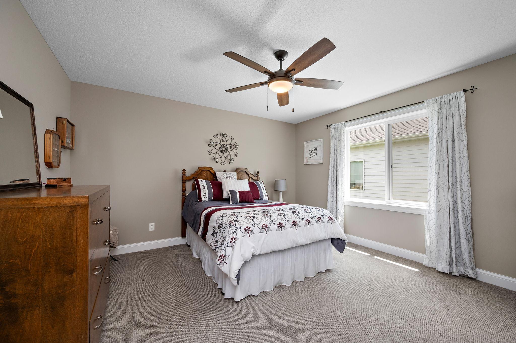 25-web-or-mls-16057-olive-st-nw.jpg