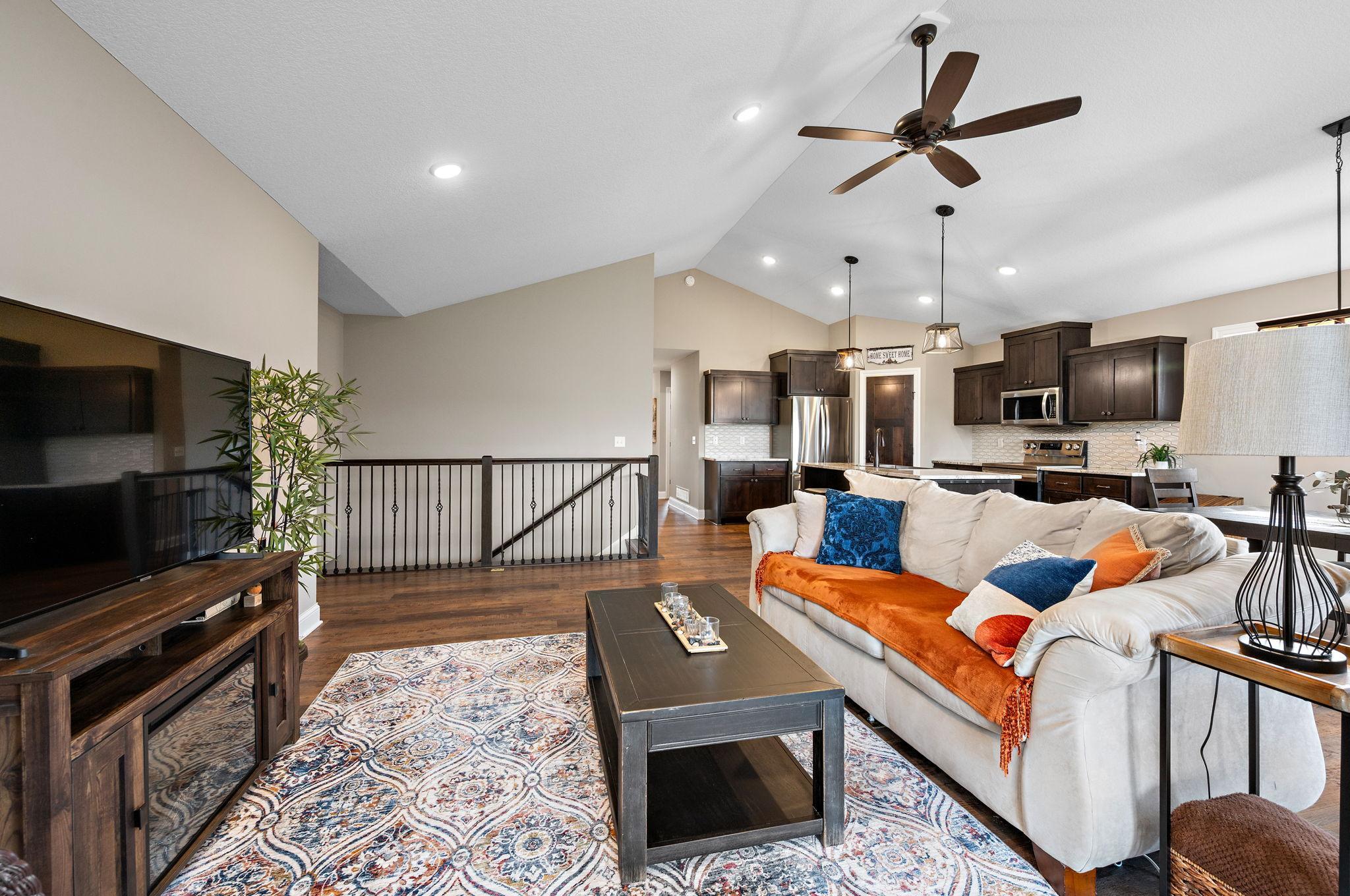 20-web-or-mls-16057-olive-st-nw.jpg