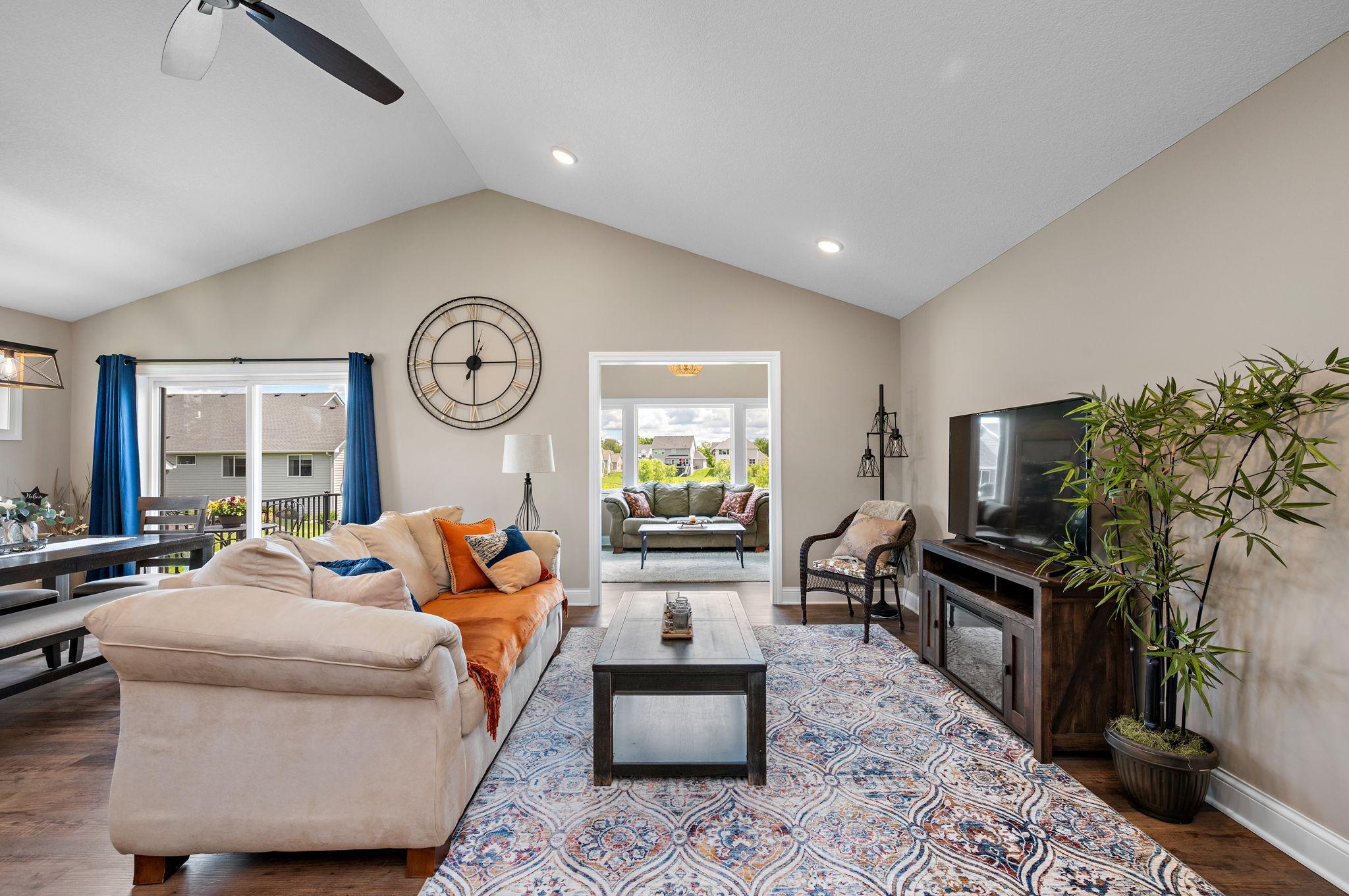 10-web-or-mls-16057-olive-st-nw.jpg