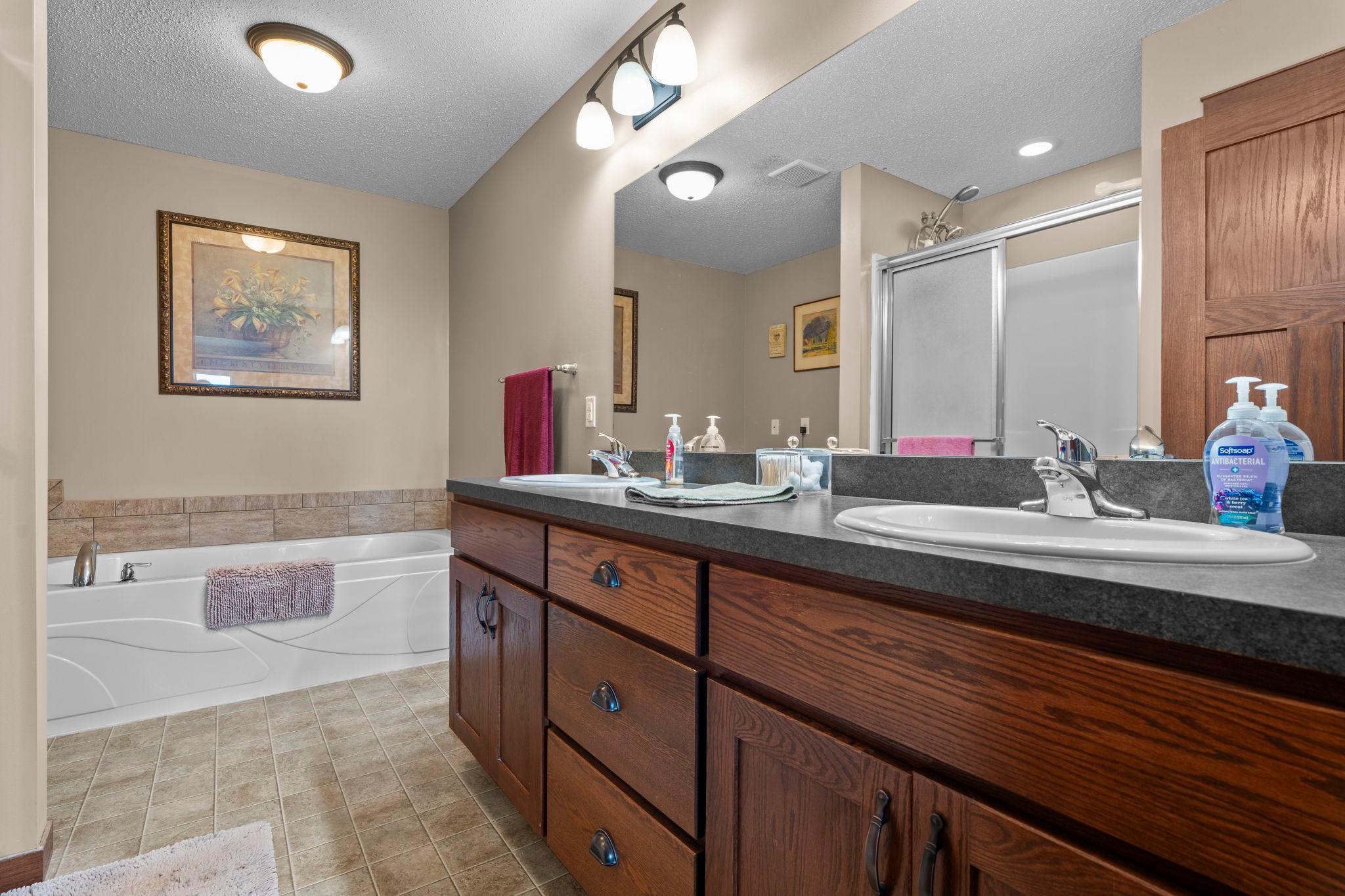 Dual sink & soaking tub