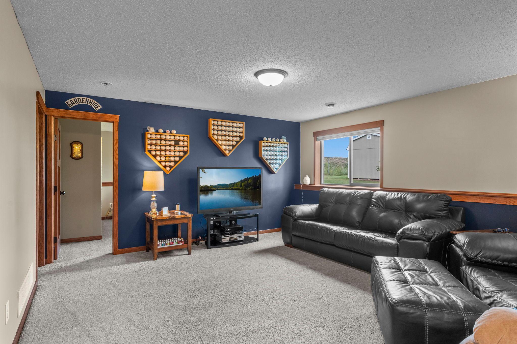Large daylight windows