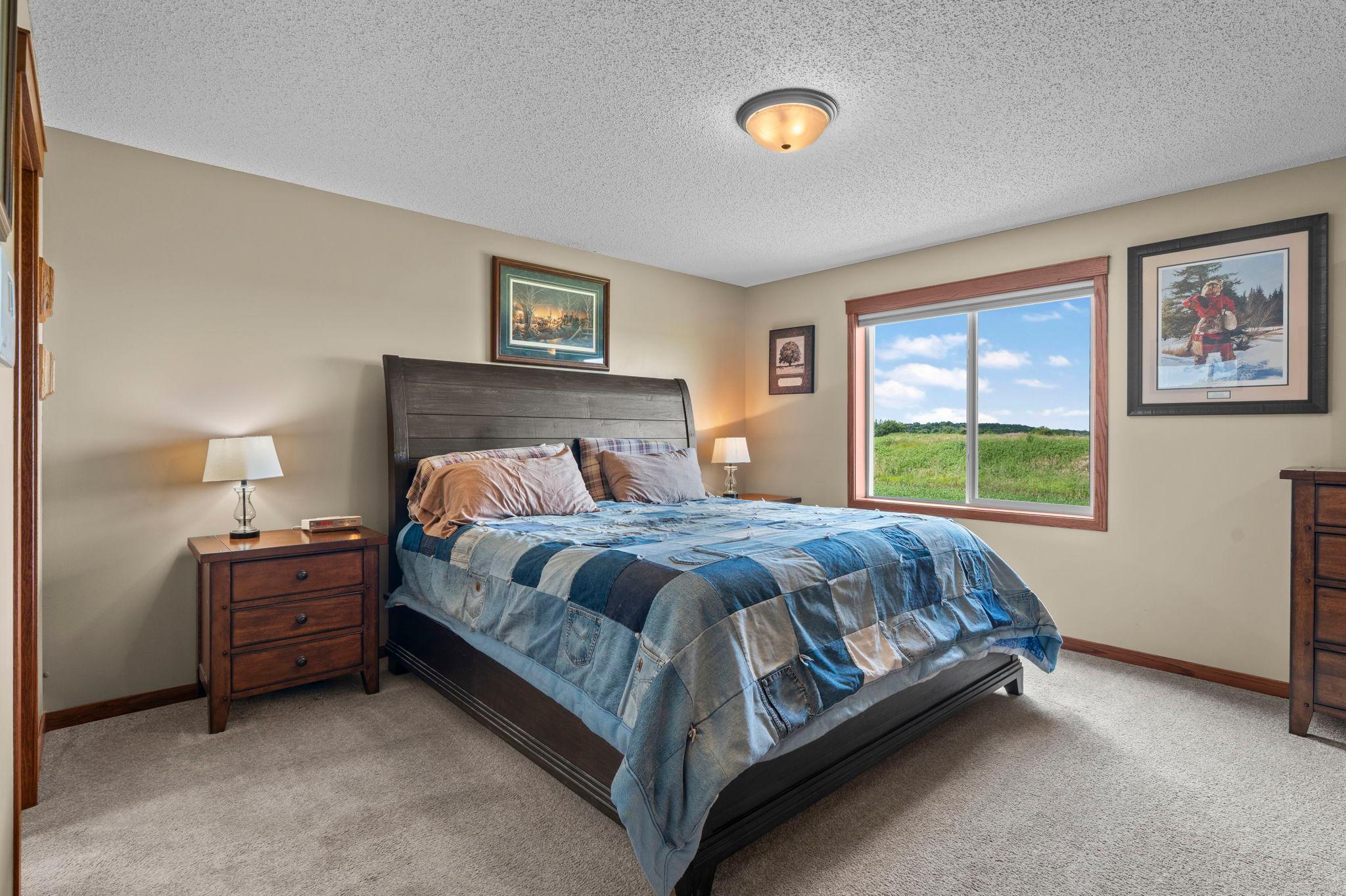 Massive 18x14 primary bedroom