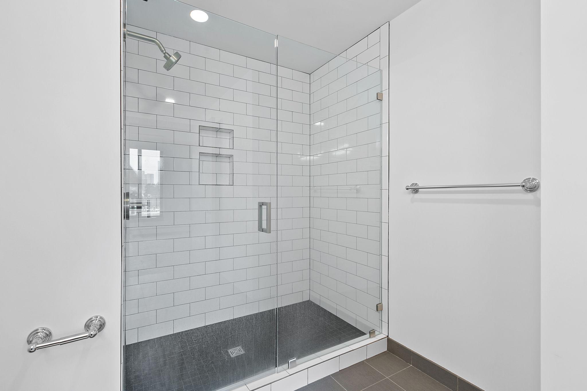 21-web-or-mls-1240-S-2nd-St-225-54.jpg