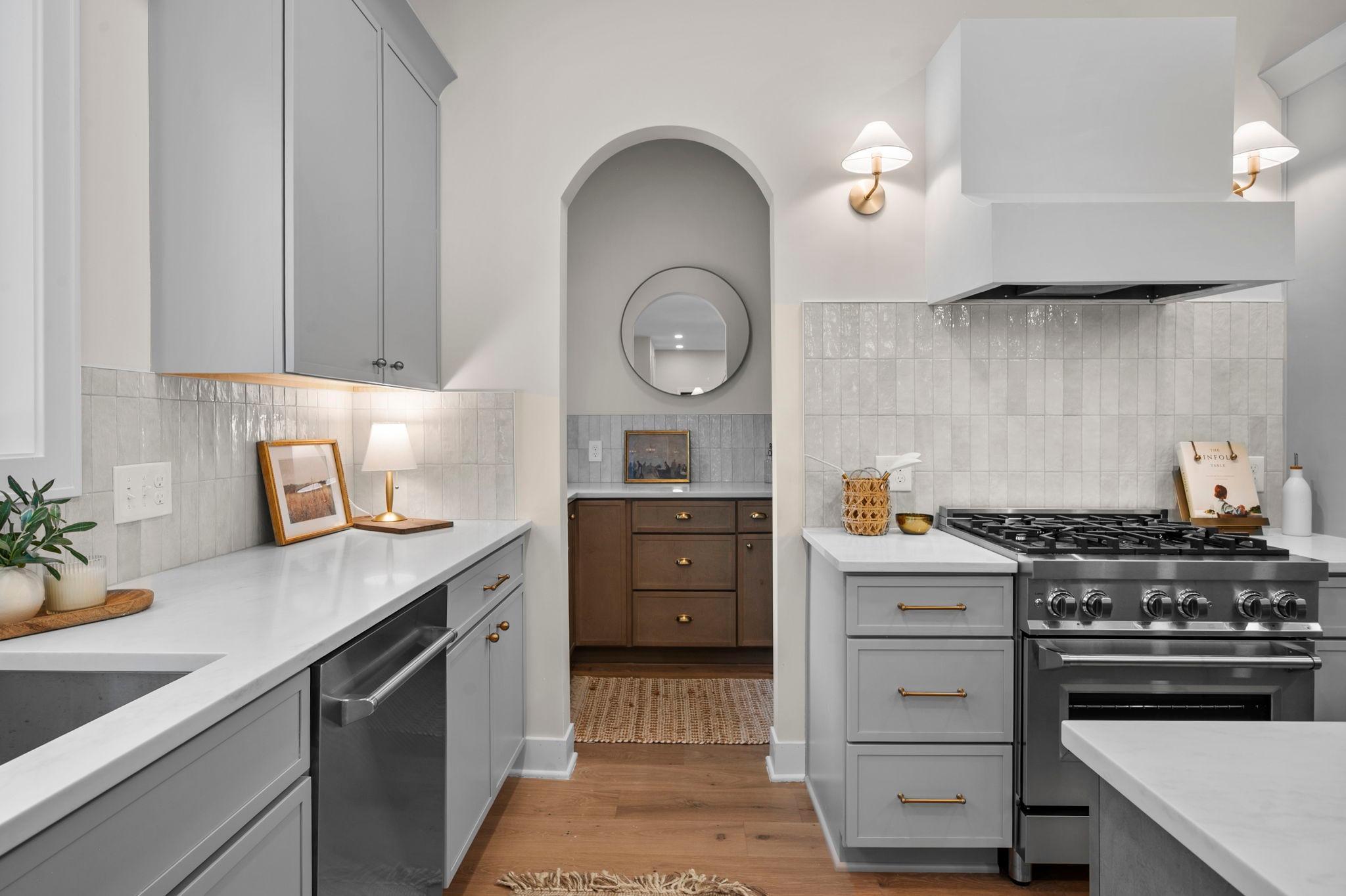 2. 45-web-or-mls-5801 Fairfax Ave-249.jpg