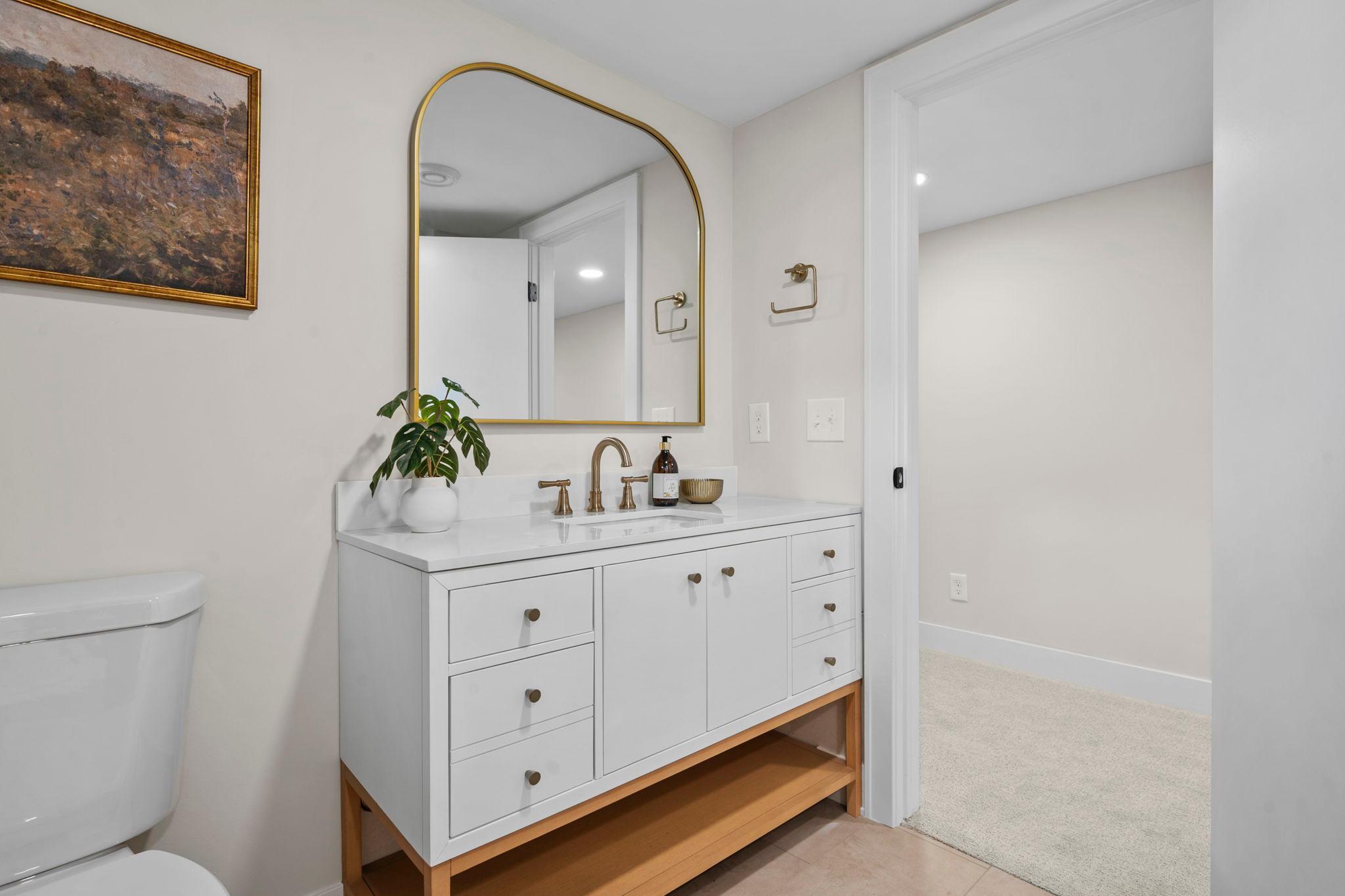 137-web-or-mls-5801 Fairfax Ave-719.jpg