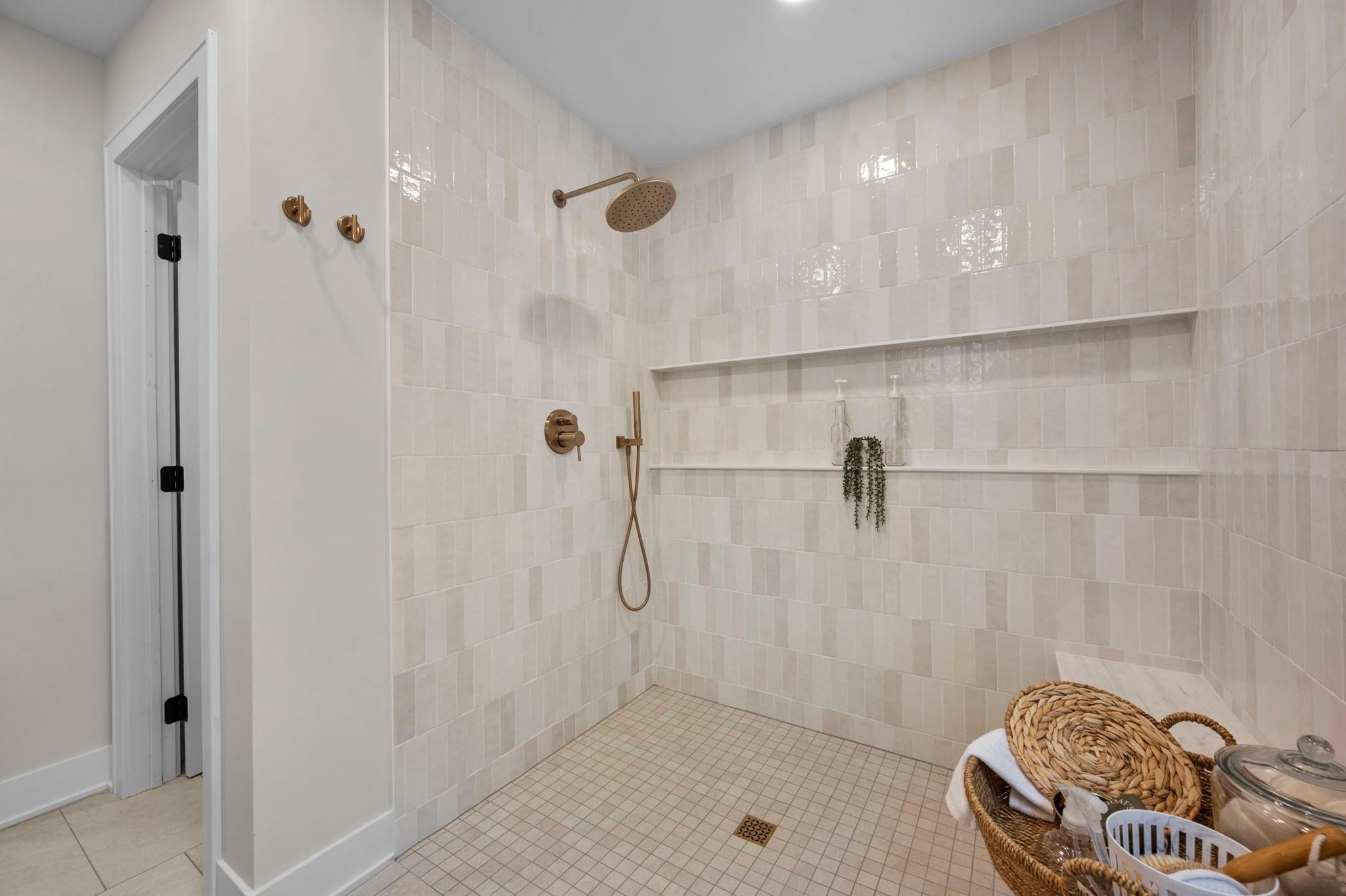 4. 72-web-or-mls-5801 Fairfax Ave-364.jpg