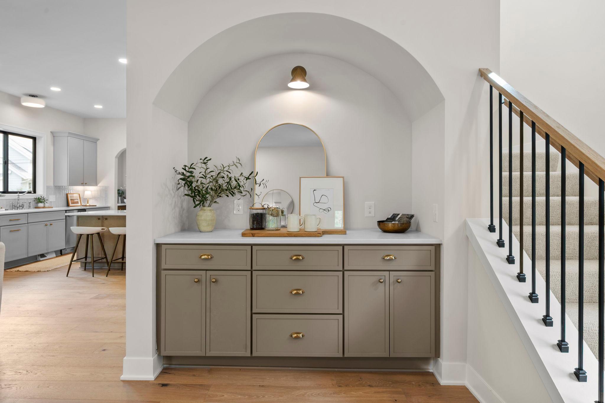 17-web-or-mls-5801 Fairfax Ave-109.jpg