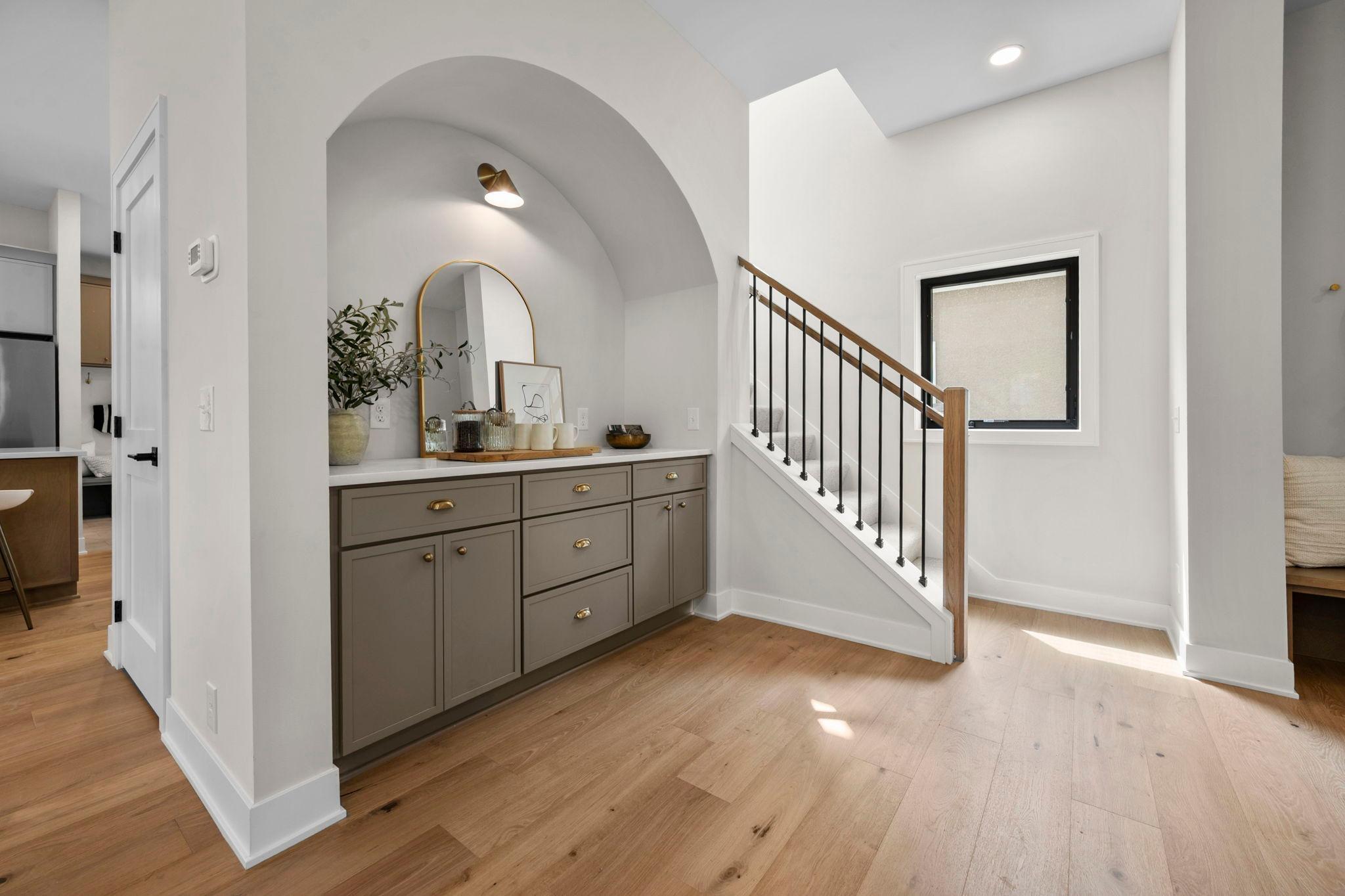 21-web-or-mls-5801 Fairfax Ave-129.jpg