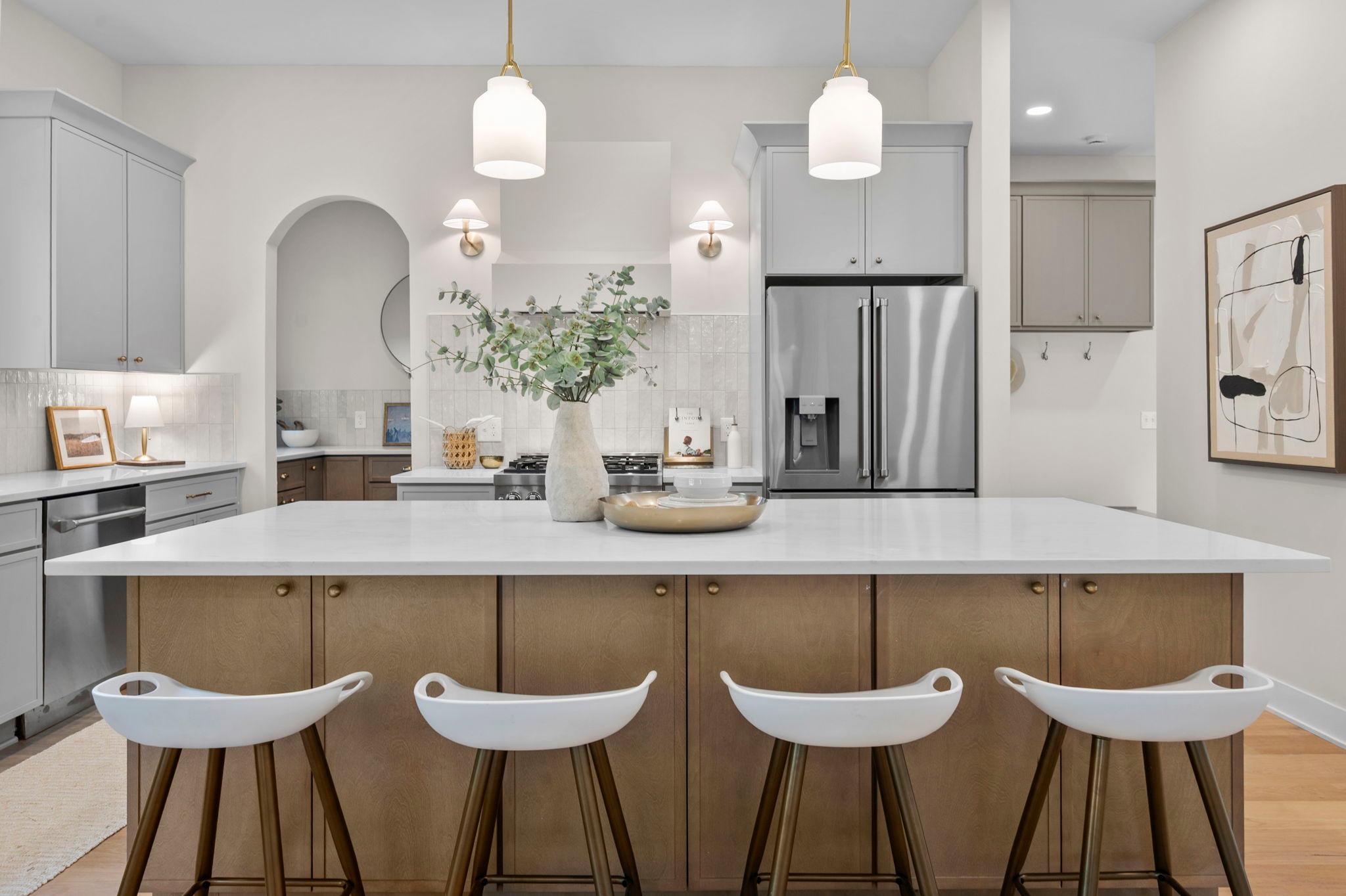 36-web-or-mls-5801 Fairfax Ave-204.jpg