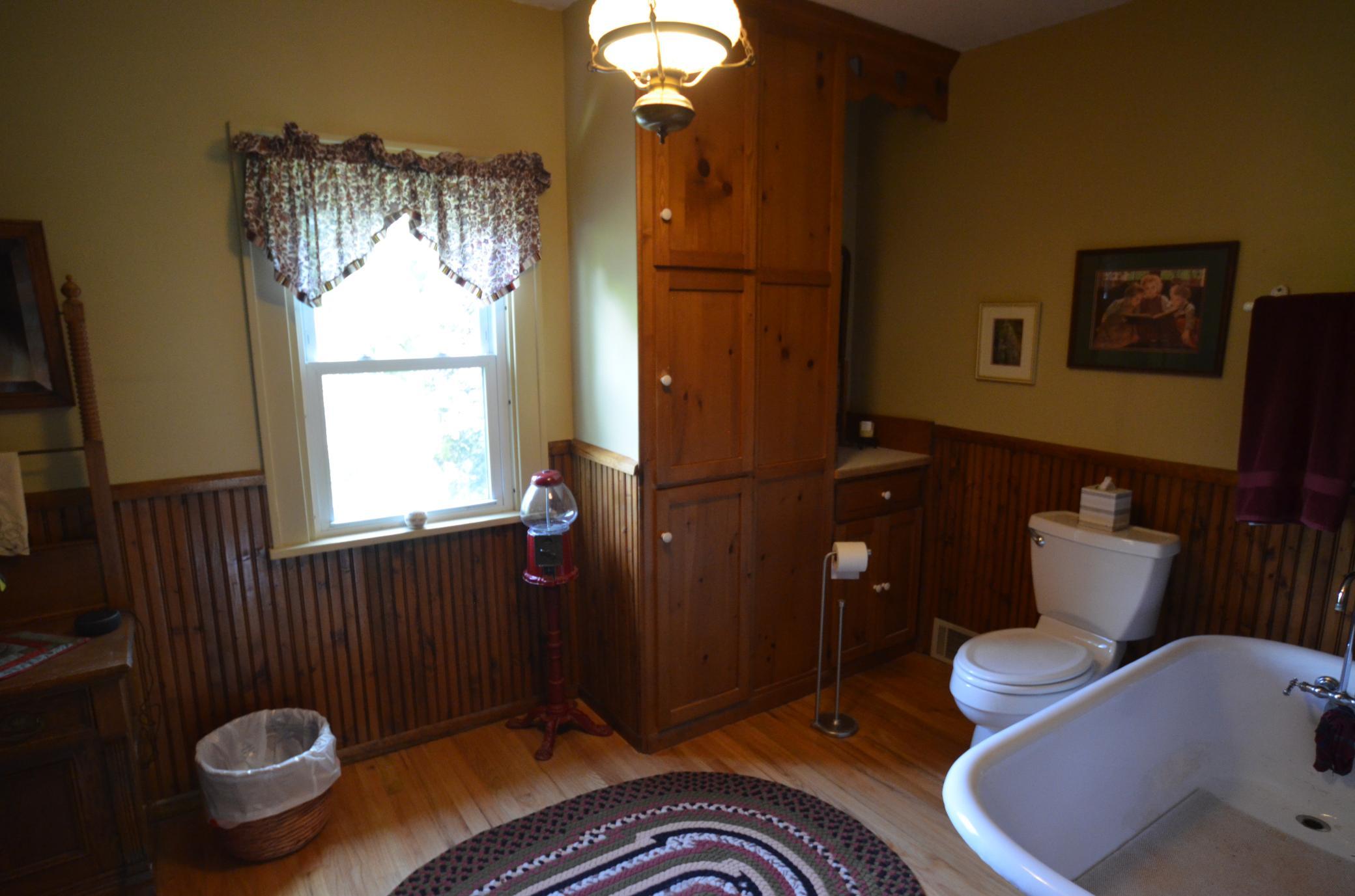 Second level bathroom with tub