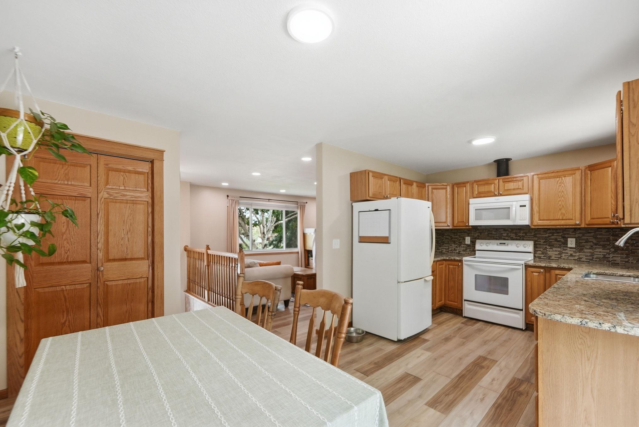 Dining/Kitchen