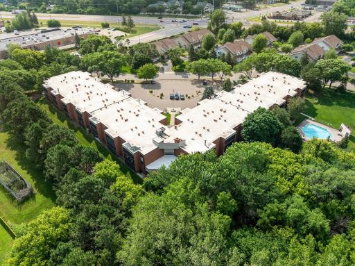 Note the large open parking lot at the front and the swimming pool discreetly placed at the rear. With easy access to Hwy 77 and 35W, it's only minutes away from Eagan Outlet Mall, Burnsville Mall and the Mall of America.