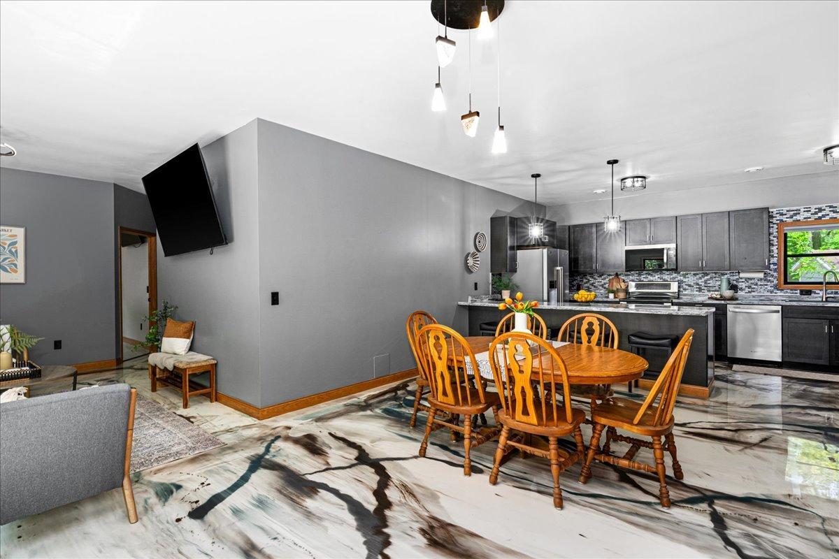 21-Spruce Ln-20.jpg