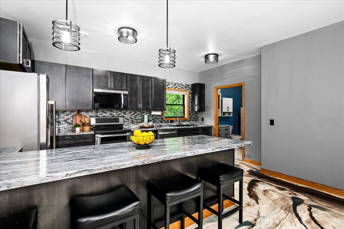 27-Spruce Ln-26.jpg