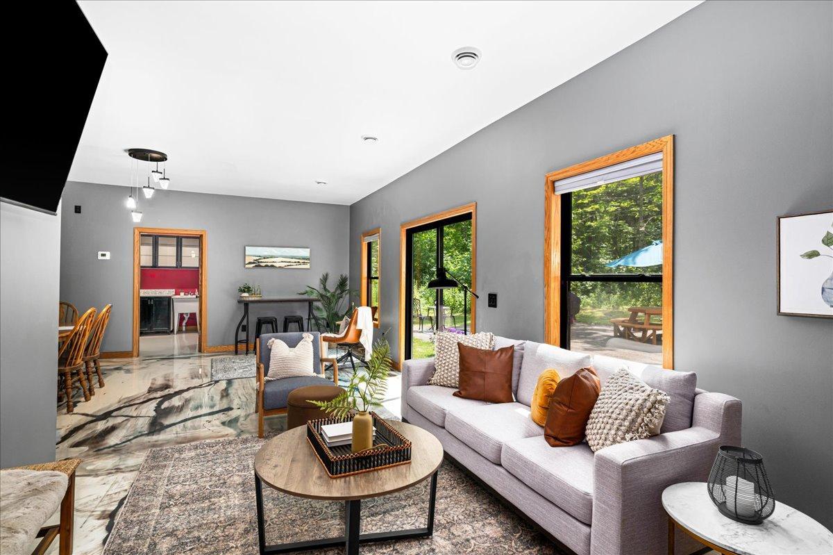 17-Spruce Ln-16.jpg