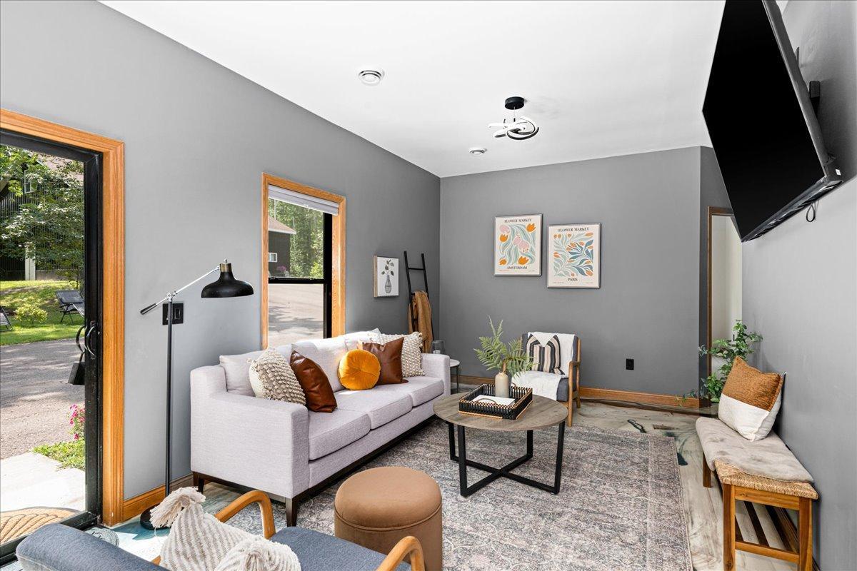 20-Spruce Ln-19.jpg