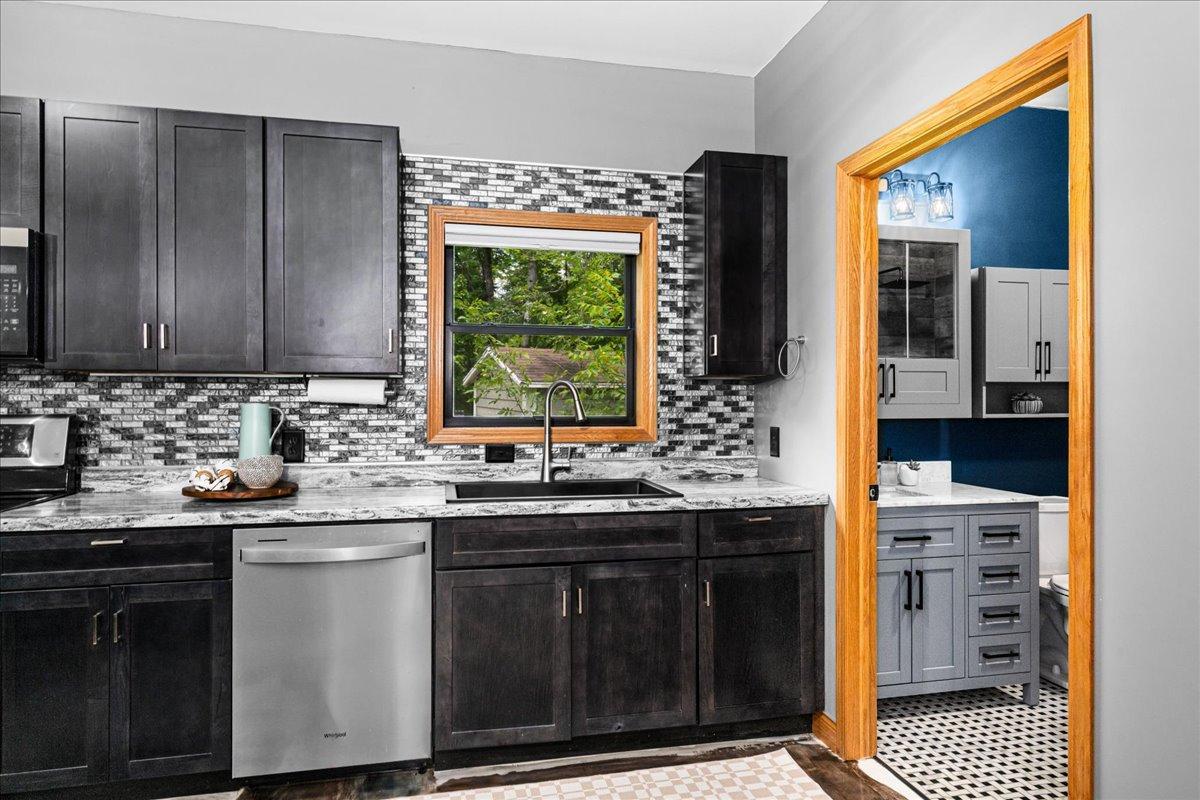 25-Spruce Ln-24.jpg