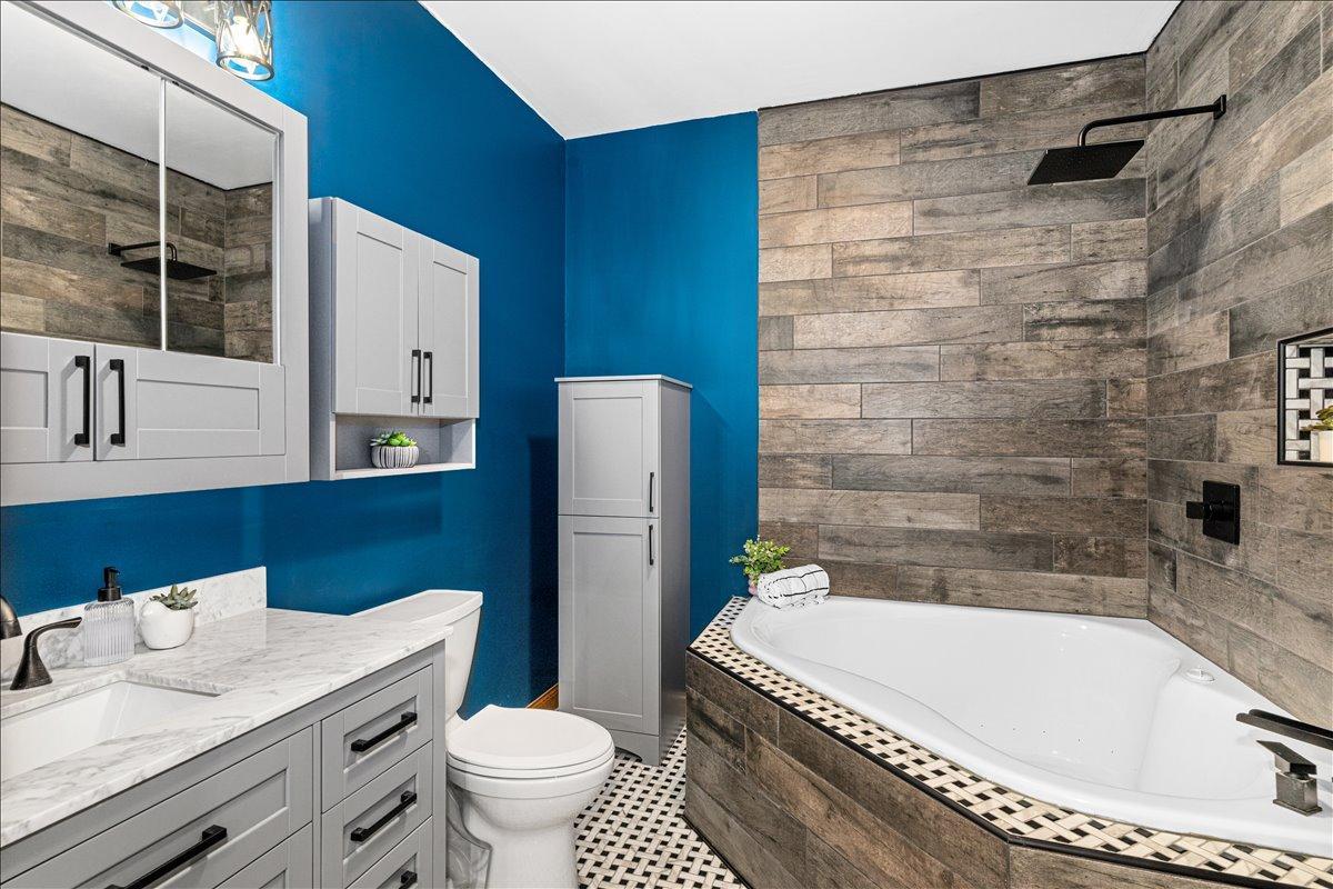 28-Spruce Ln-27.jpg