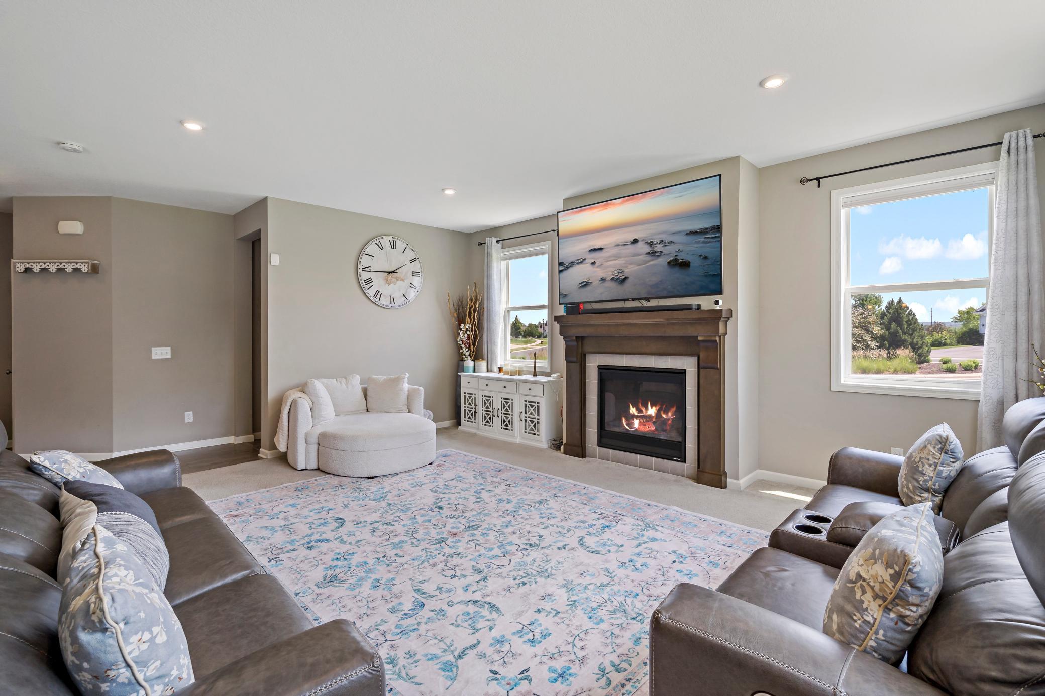Gas fireplace for cozy evening and easy ambiance.
