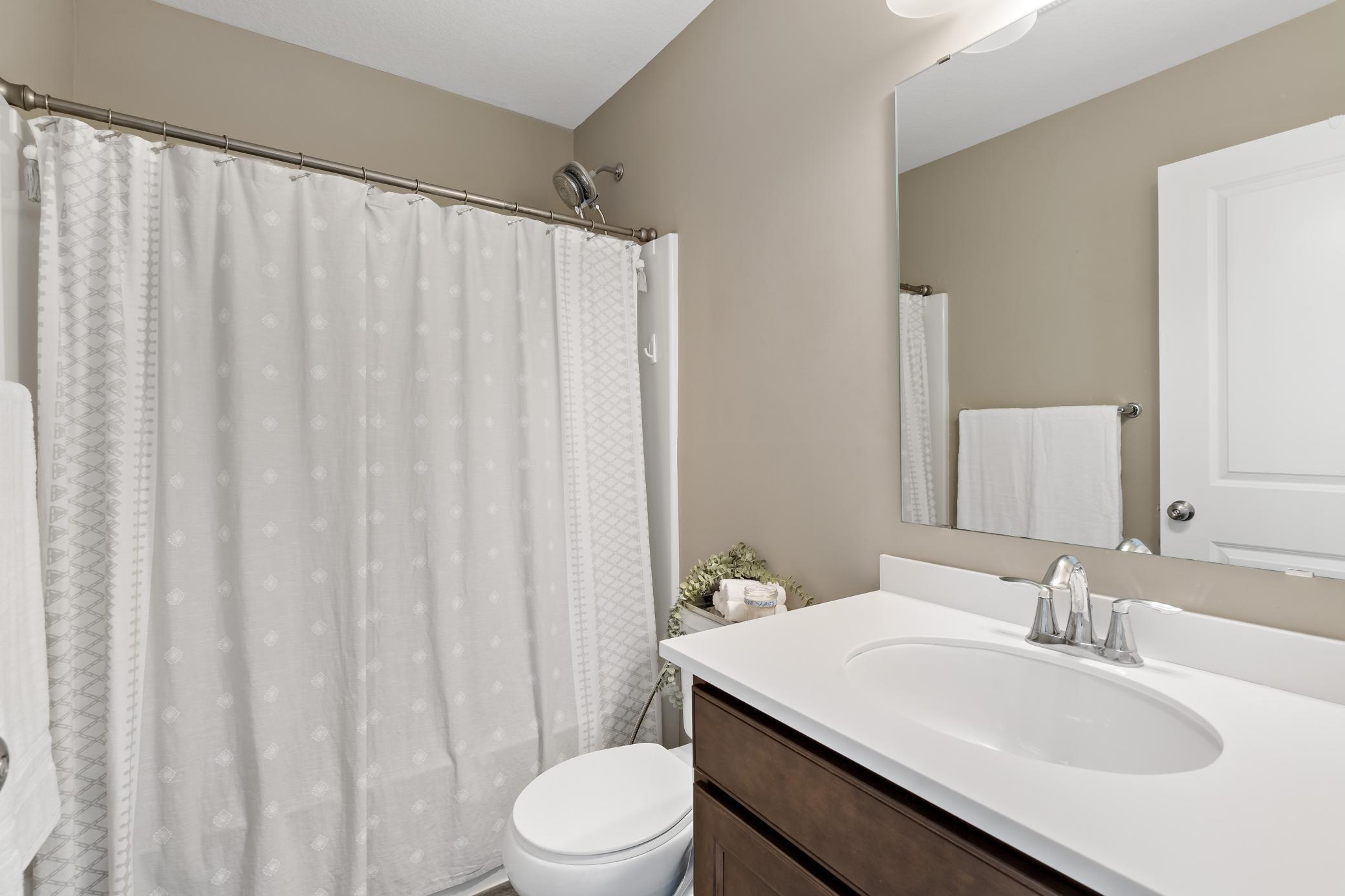 Full hall bath on upper level