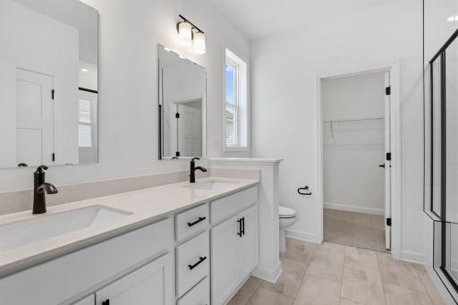 Convenient dual sinks promote a streamlined morning routine