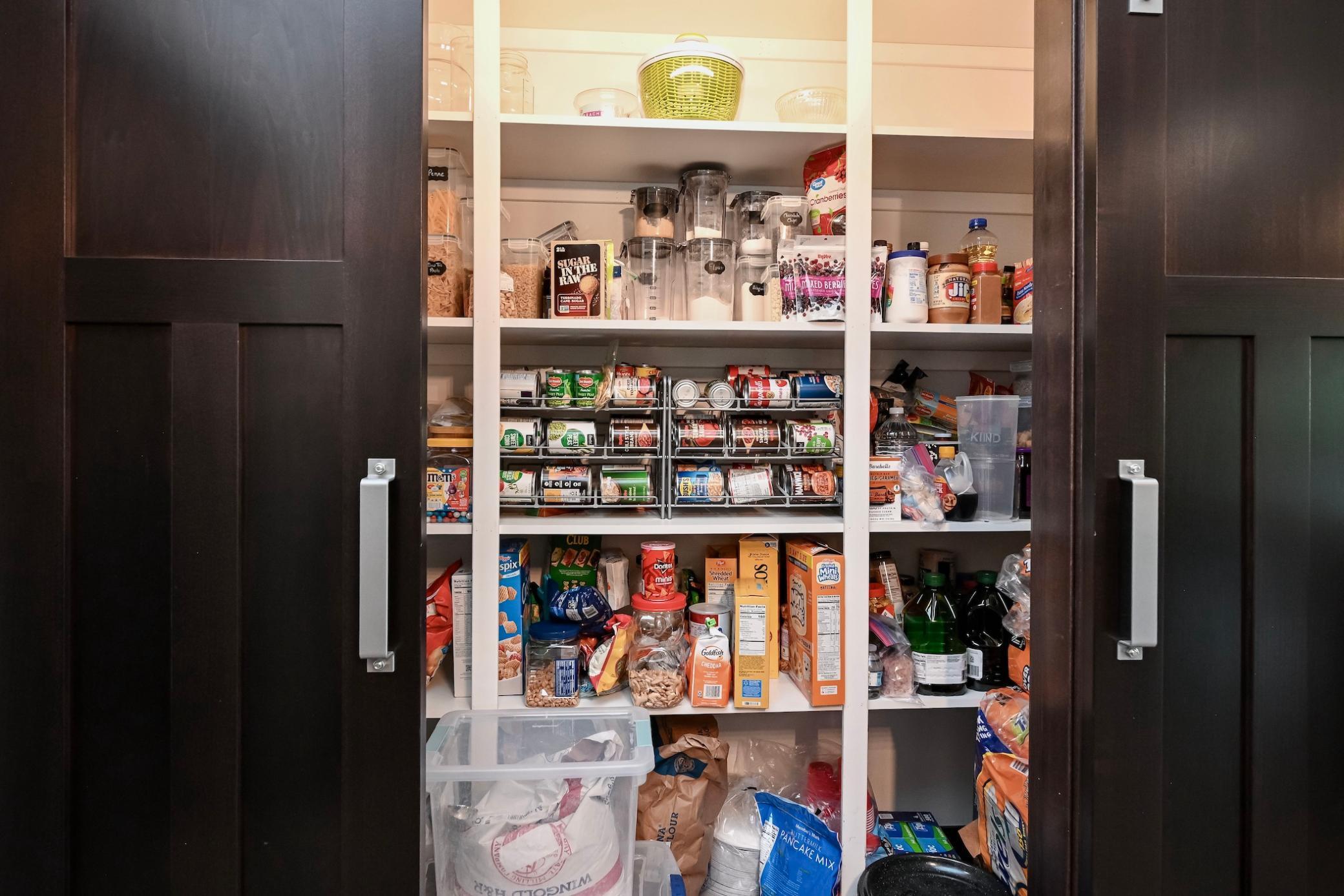 12 Pantry.jpg