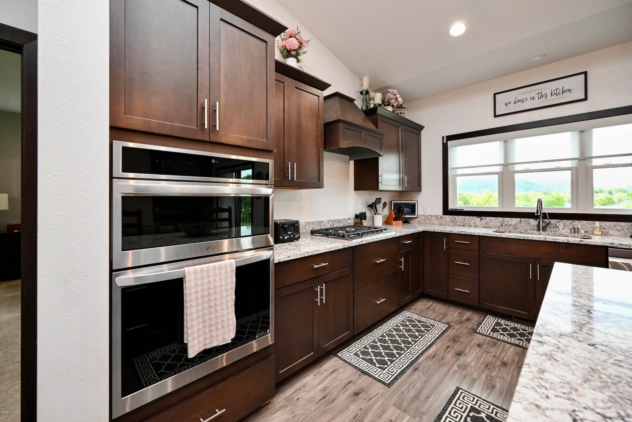 9 Kitchen I.jpg