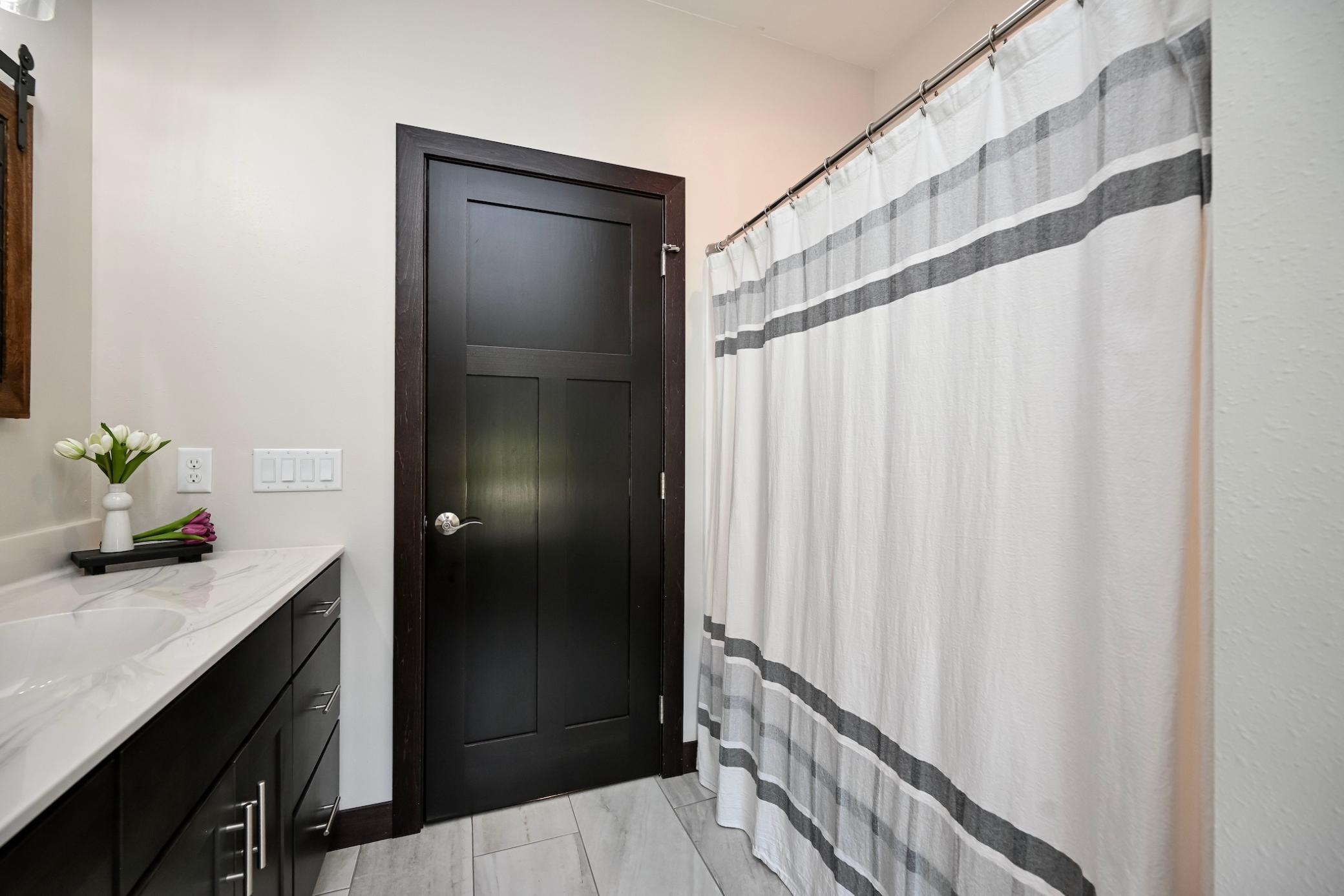 25 Shared Bathroom II.jpg