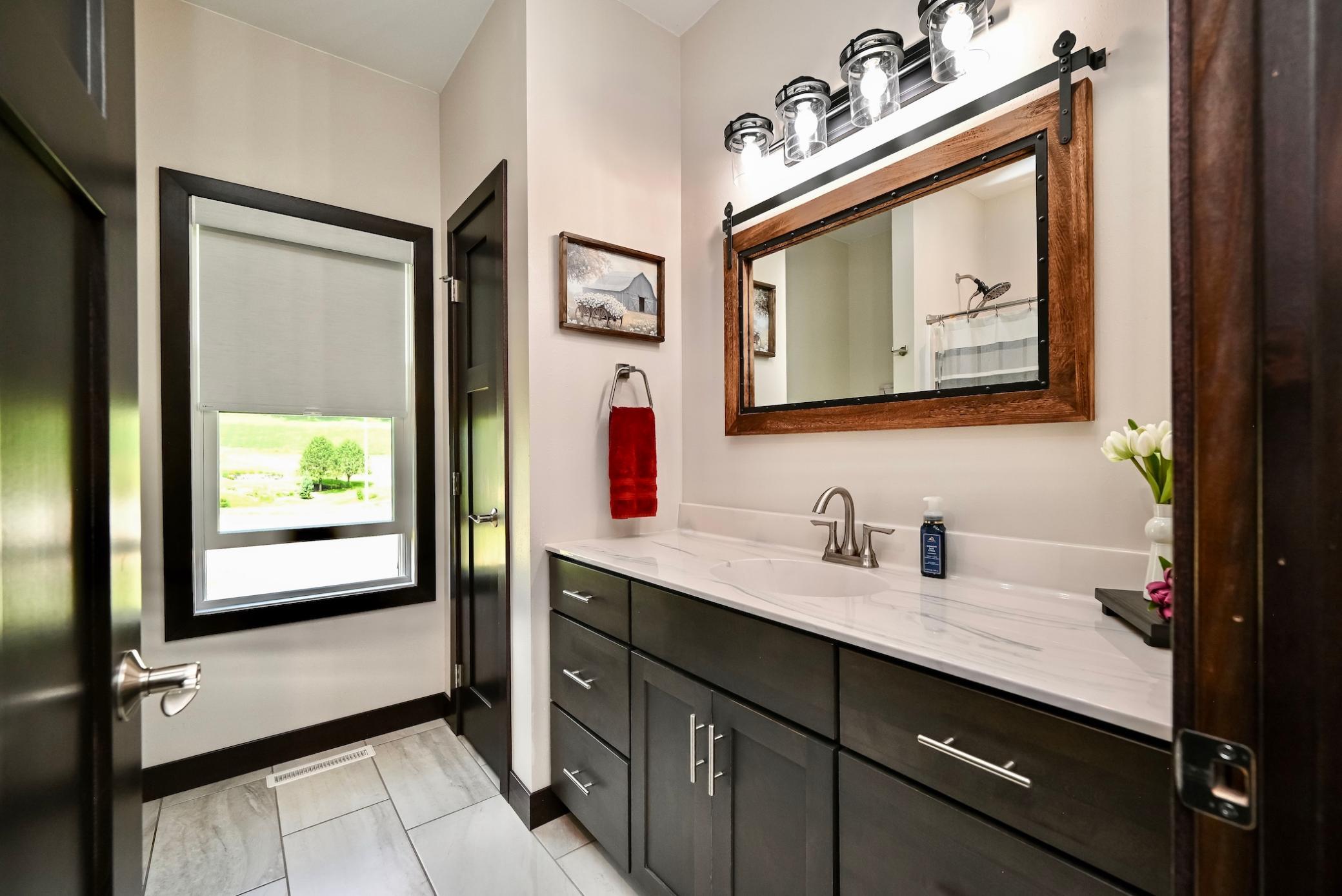 24 Shared Bathroom I.jpg