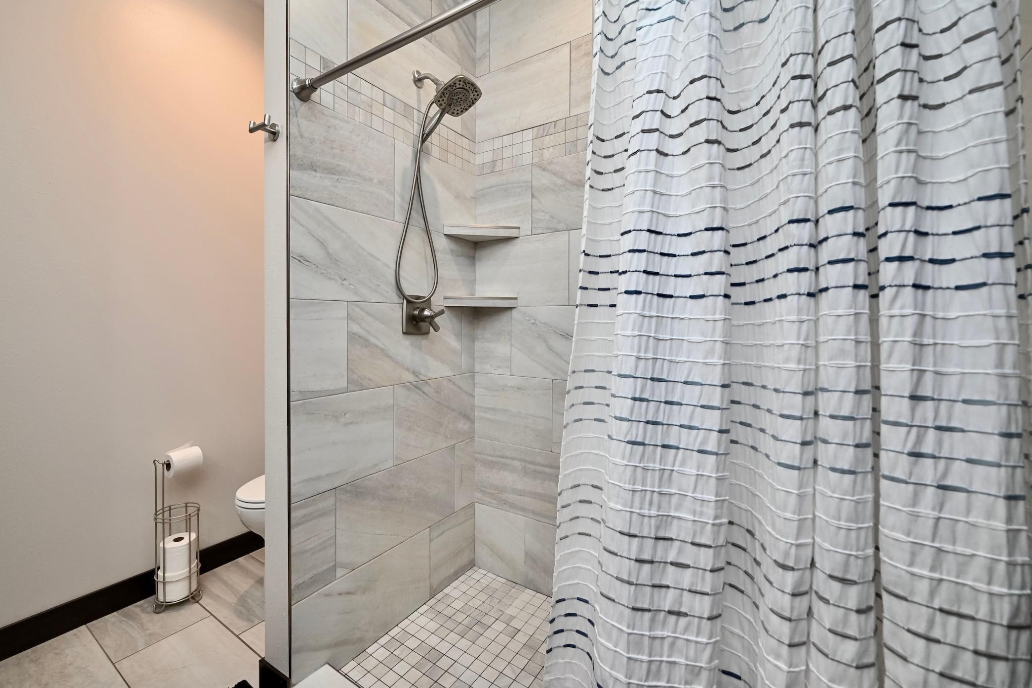 18 En Suite Bathroom II.jpg