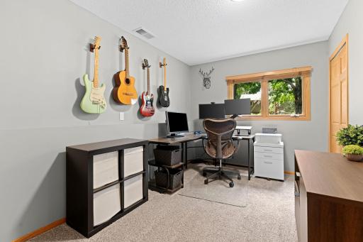 10359 Huntington Drive, Eden Prairie, MN 55347
