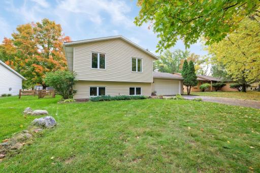 10359 Huntington Drive, Eden Prairie, MN 55347