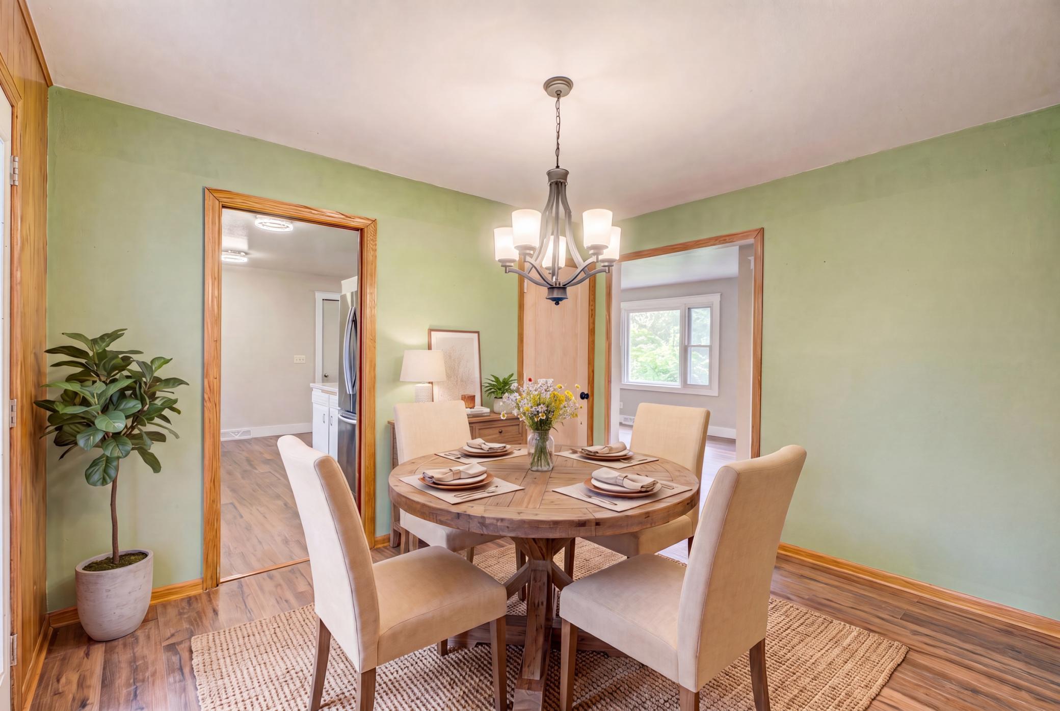 Dining room (virtually staged)