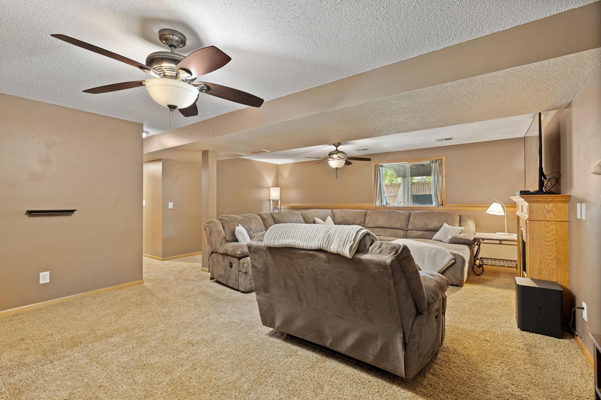 44-web-or-mls-2040-greenwood-dr.jpg