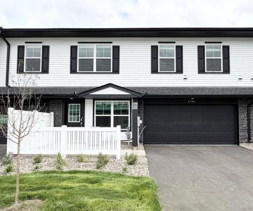 5355 Long Pointe Pass, Woodbury, MN 55129