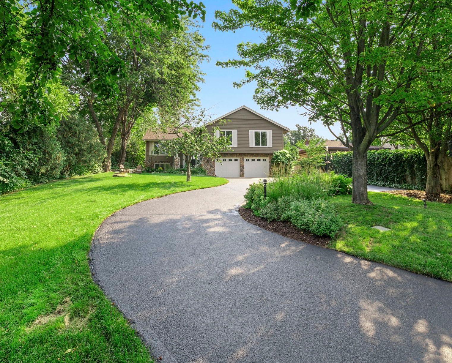 Curving driveway approach.jpg