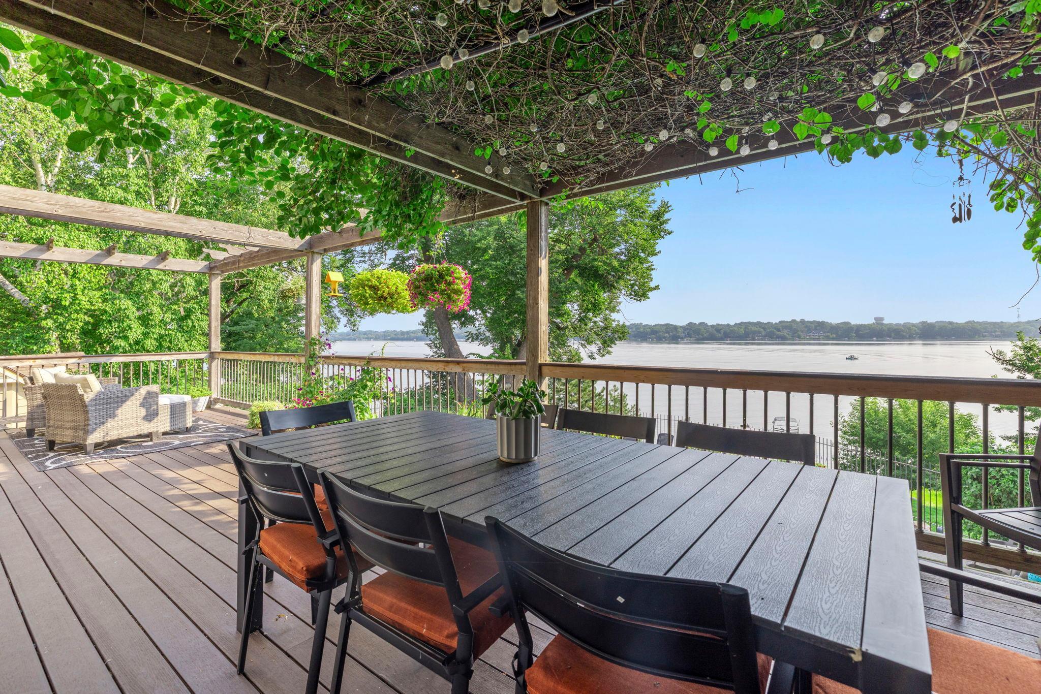 Large upper deck accomodates a dinning table and seating area.jpg