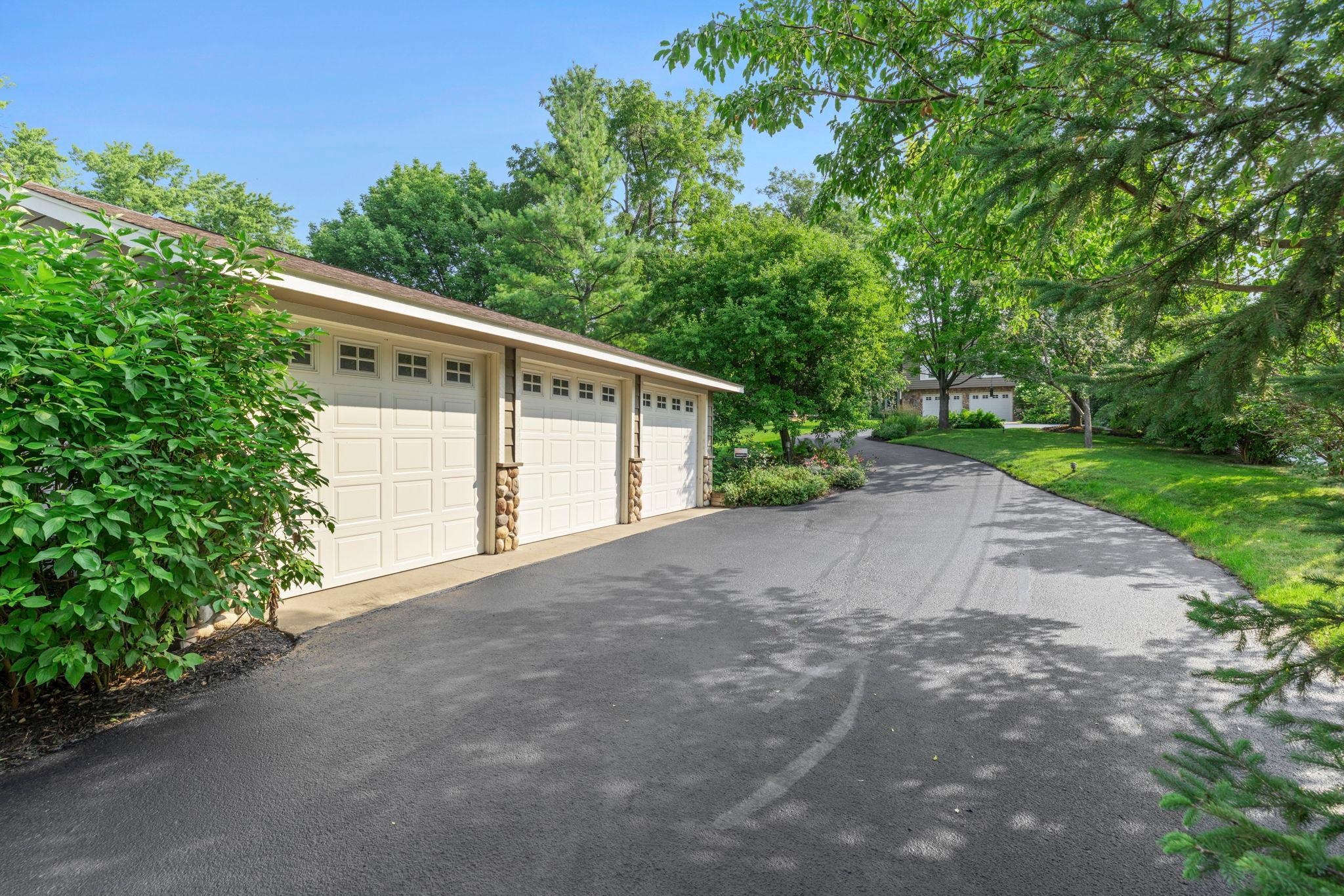 Additional detached 3-car garage.jpg