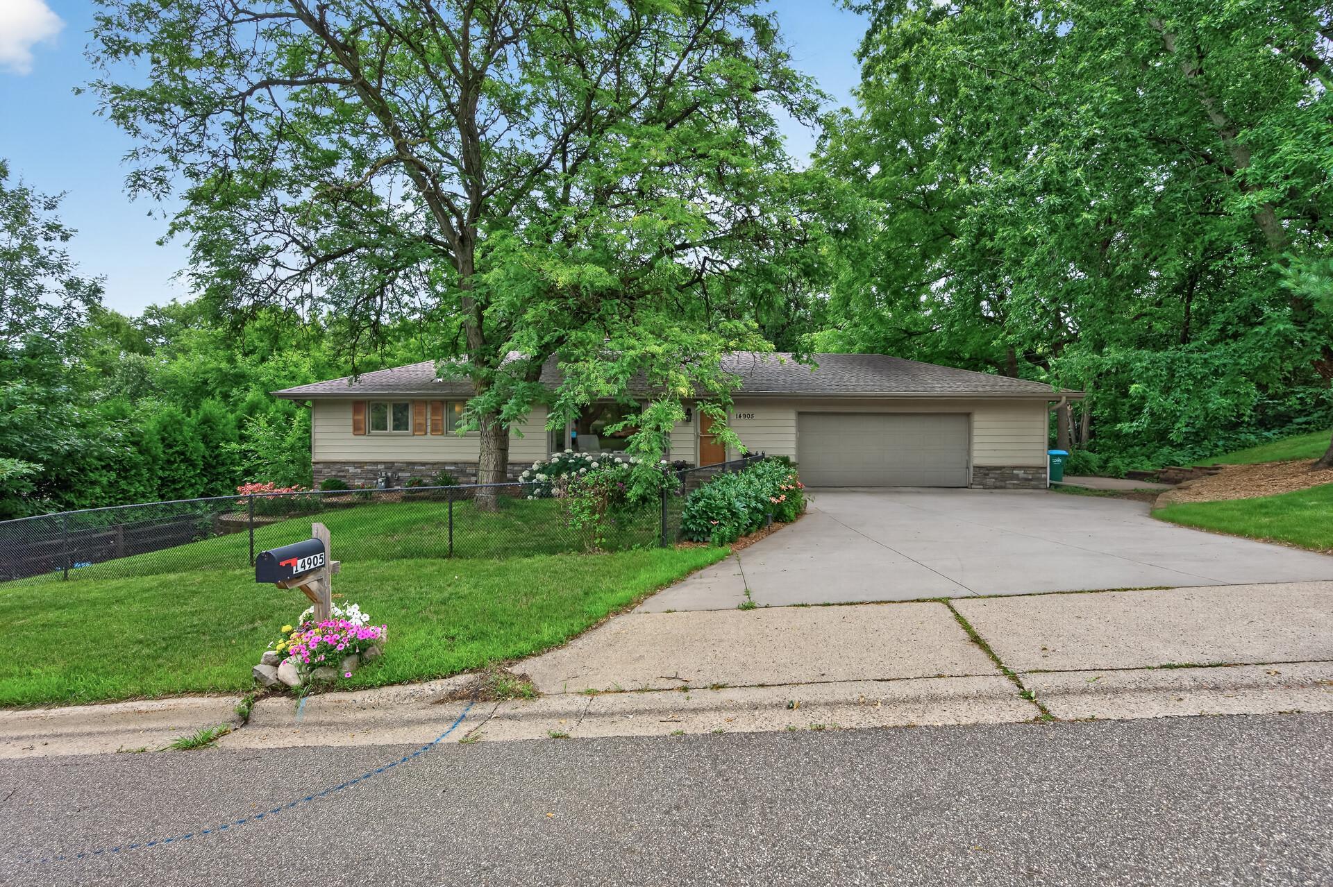 Beautiful private 1/2 acre lot in convenient Burnsville location