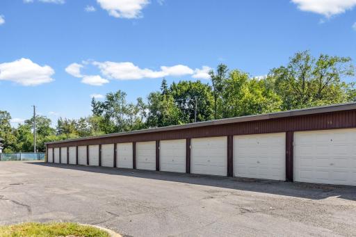 6007 W Broadway Avenue, 303, New Hope, MN 55428