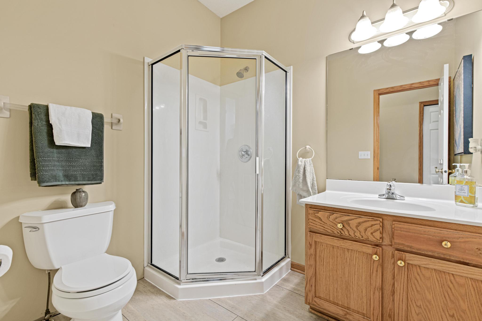 main floor bath.jpg
