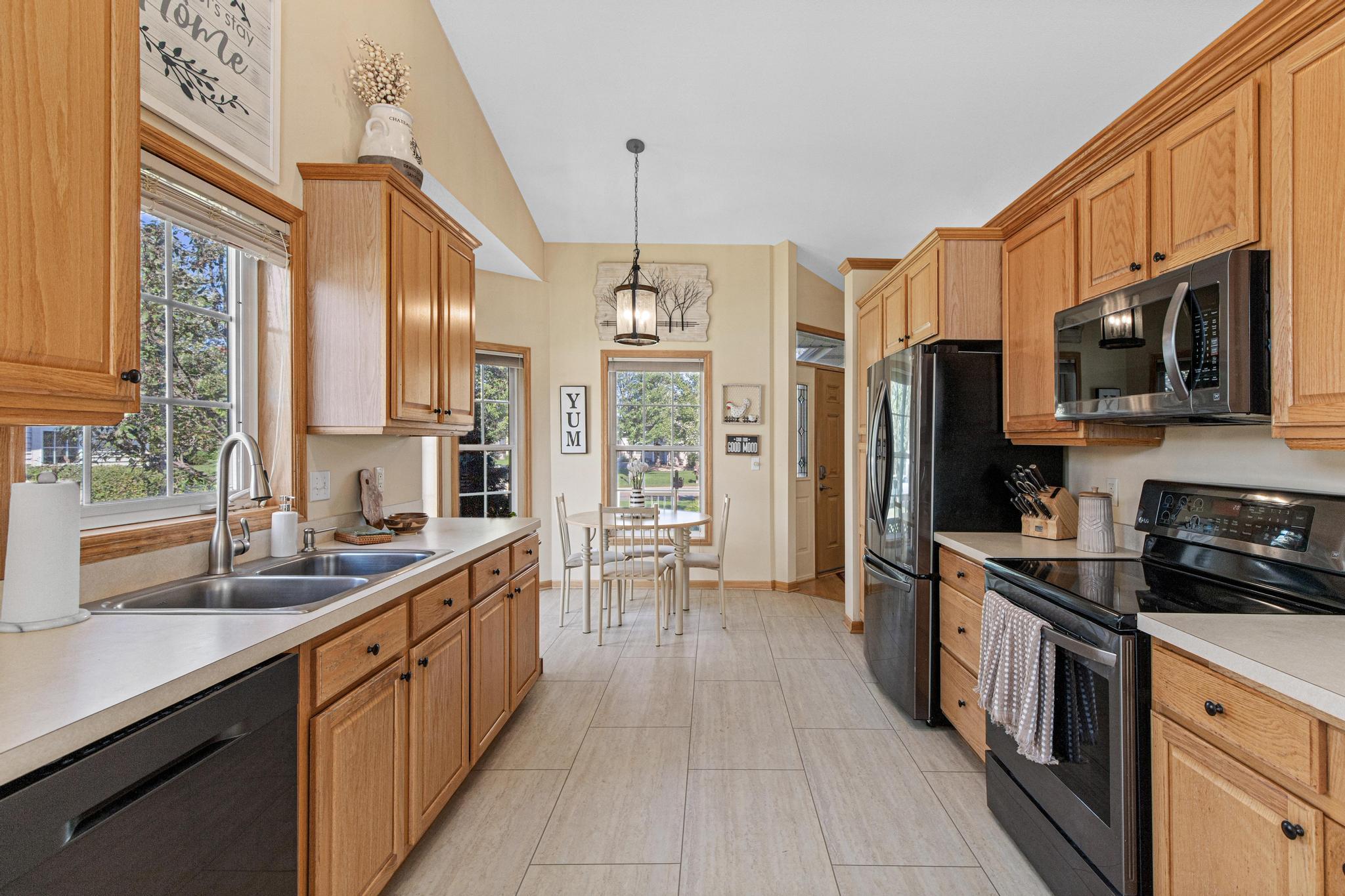 kitchen 2.jpg