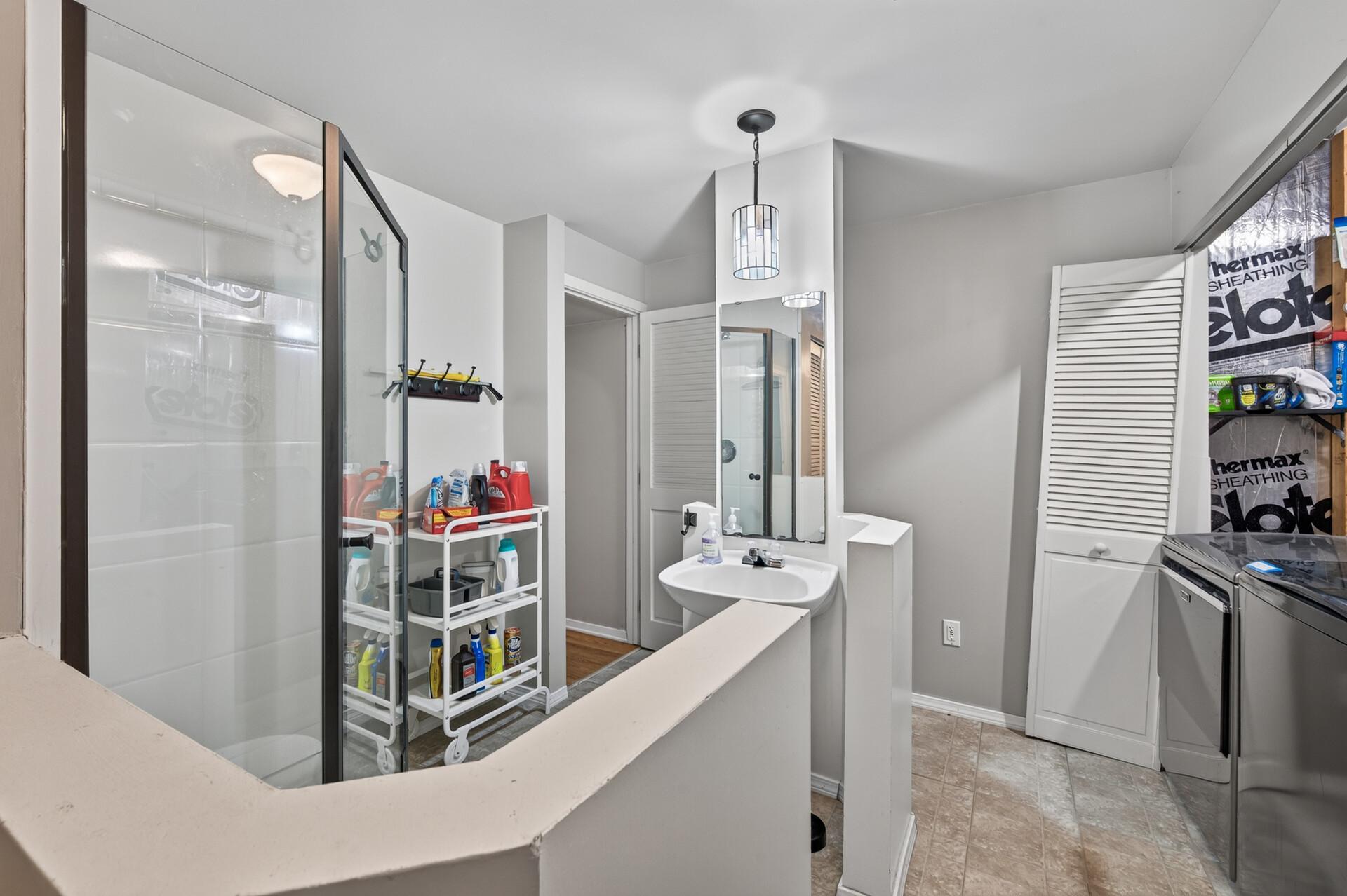 Lower Level 3/4 Bath