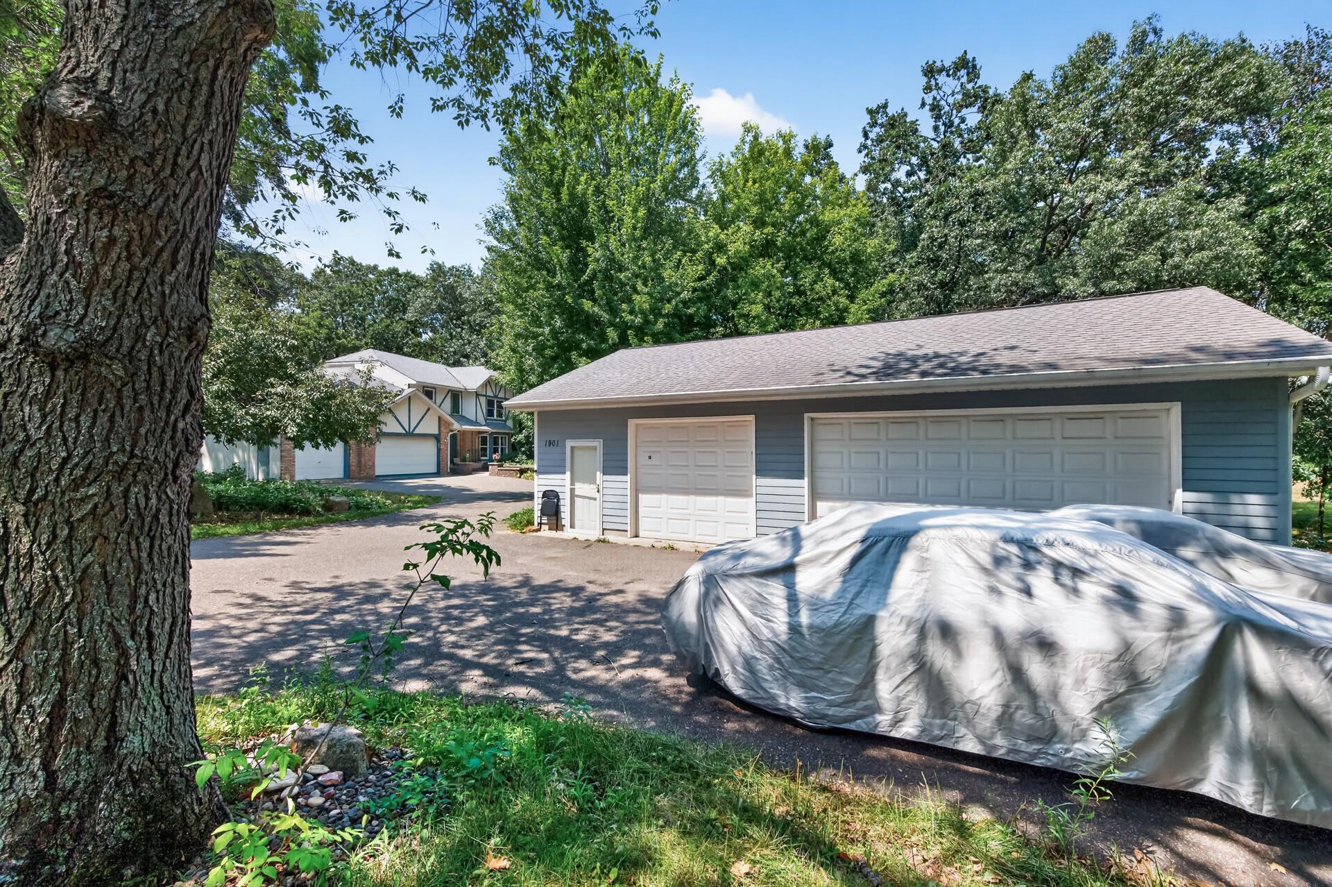 Heated Detached 3 Car Garage
