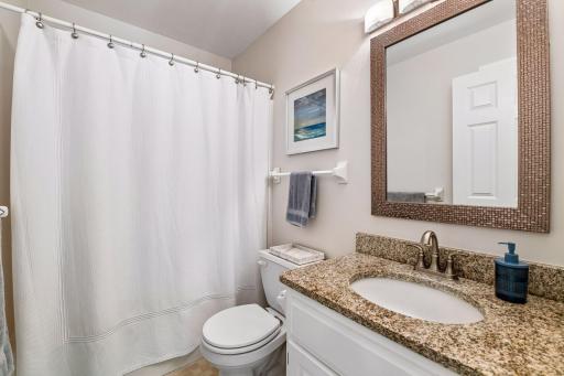 2nd bath on upper floor for other bedrooms