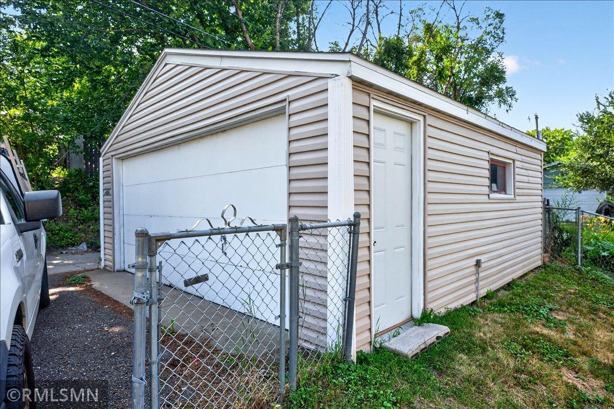 2 car garage!
